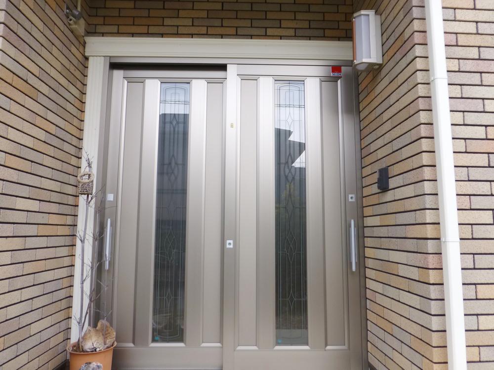 Entrance. Since the sliding door can easily open and close even while with heavy luggage. 