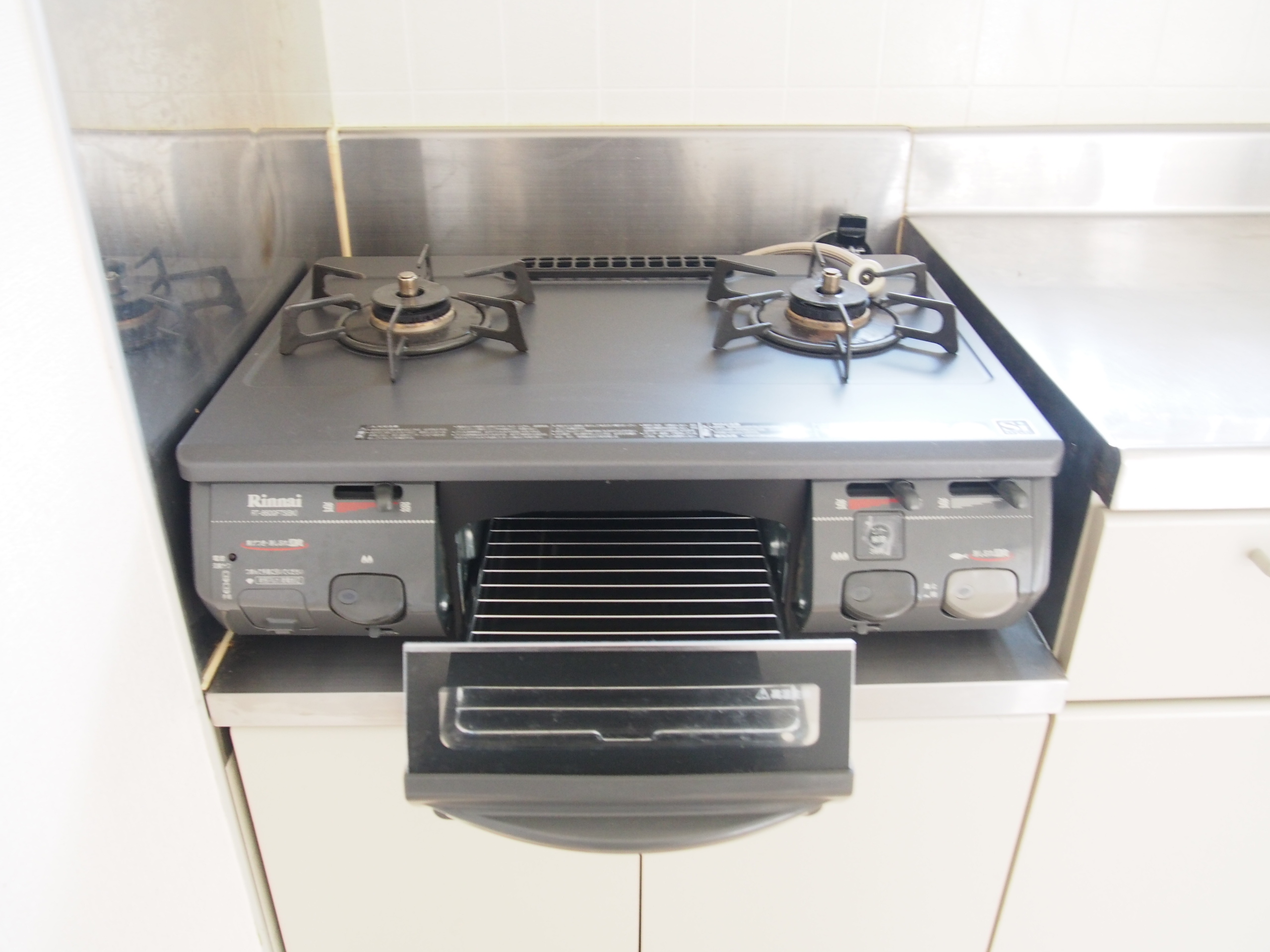 Kitchen. Get the unused gas stove if now. With grill.