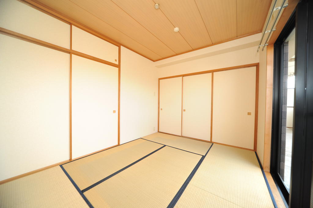 Other room space. Soothing Japanese-style room-chan.