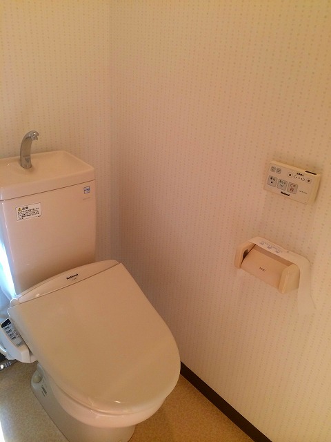 Toilet. Heating with hot toilet seat