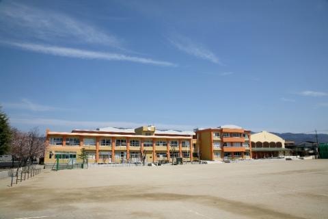 Primary school. 830m to Kofu Municipal Kugawa Elementary School