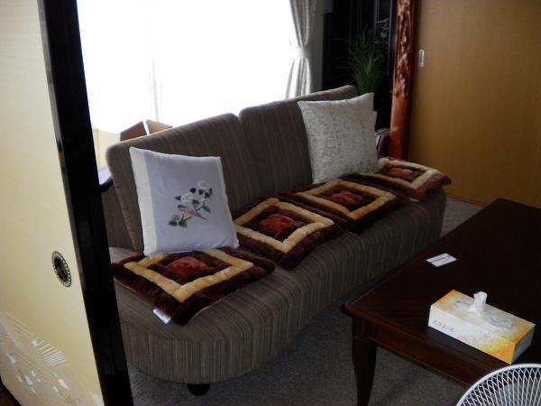 Other introspection. Originally Japanese-style room. Used as a reception room.
