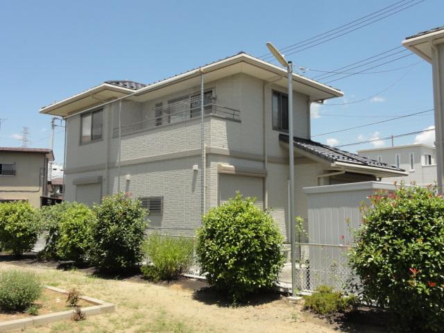 Local appearance photo. Exterior wall siding