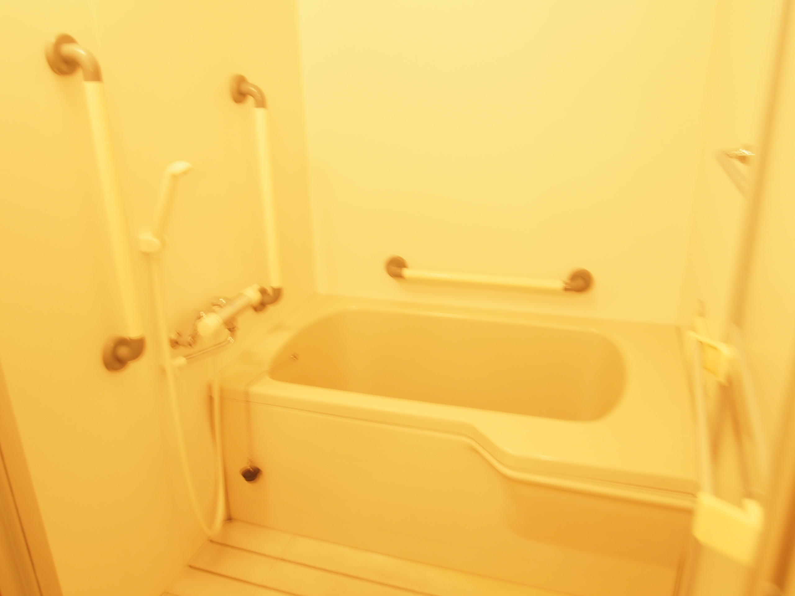 Bath. Grandpa ・ Grandma also safe with handrails.