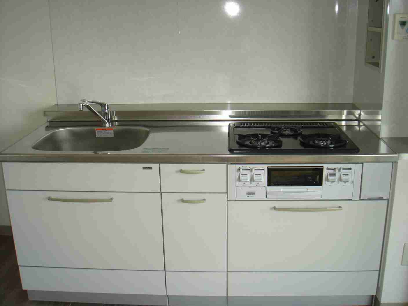 Kitchen. 3-neck gas stove with system Kitchen