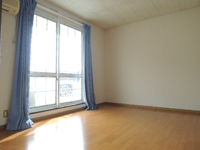 Living and room. It is a 6-tatami flooring Western-style