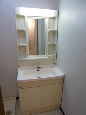 Washroom. I changed the shampoo dresser. Photos Updating