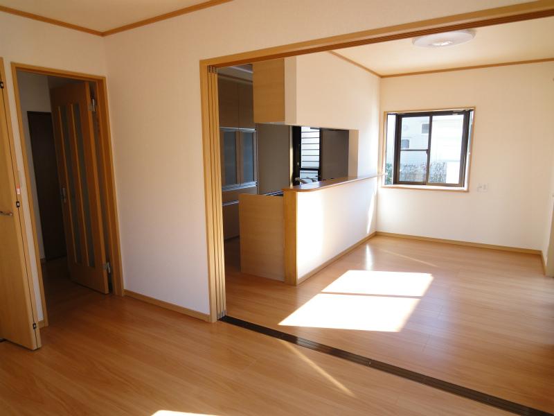 Living. DK + Western-style, depending on partition, It will be 16 quires of LDK.