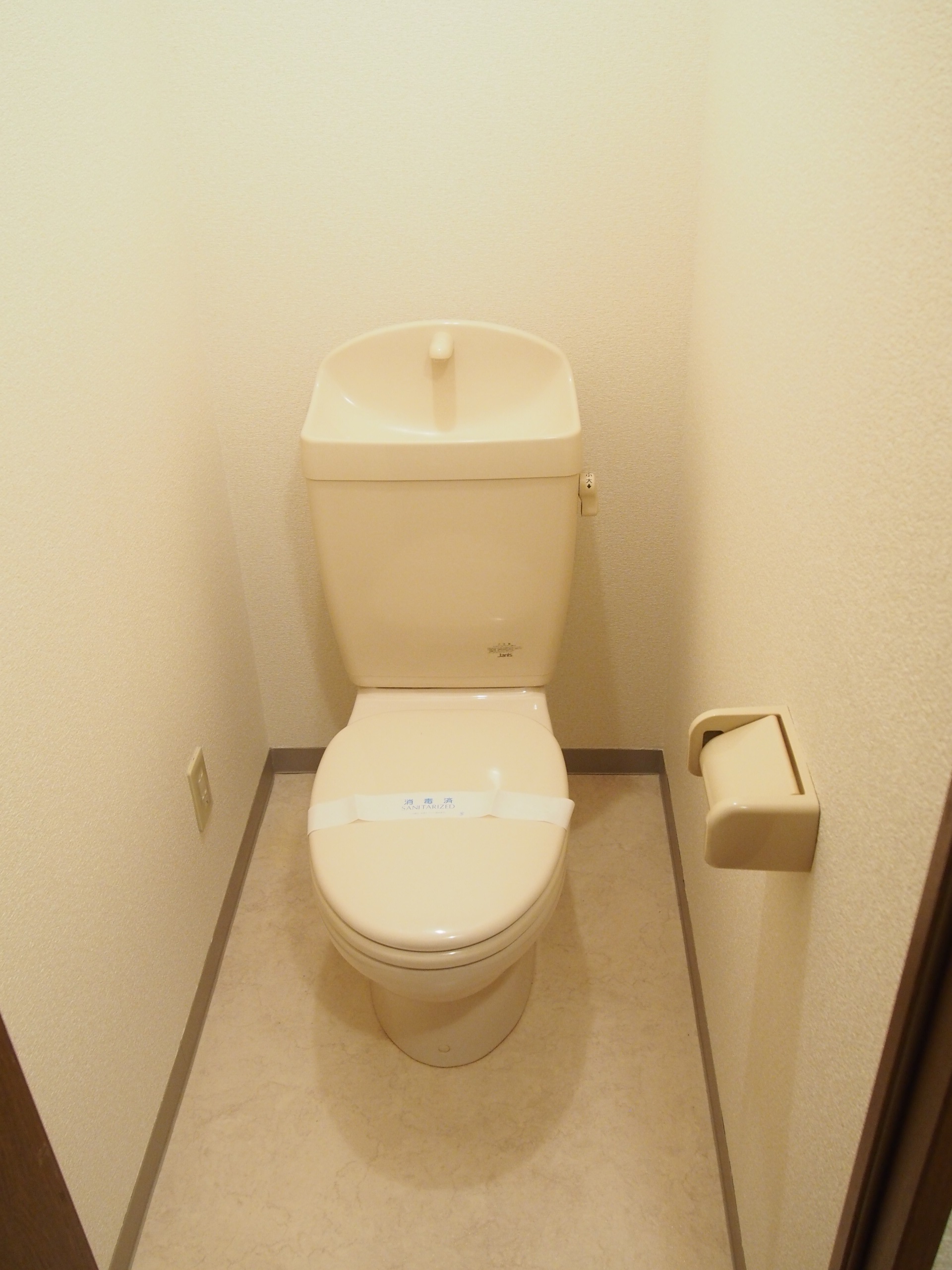 Toilet. Fairly common toilet. But calm or it is why.