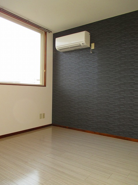 Other room space. Air conditioning of living also NEW! !