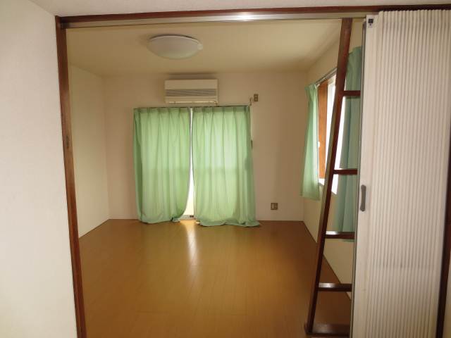 Living and room. There is Japanese-style or Western-style