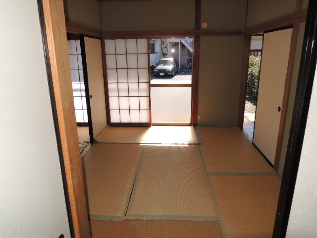 Other room space. Southwest side of the Japanese-style room