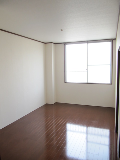 Other room space. 10 Pledge NoHiroi Western-style.