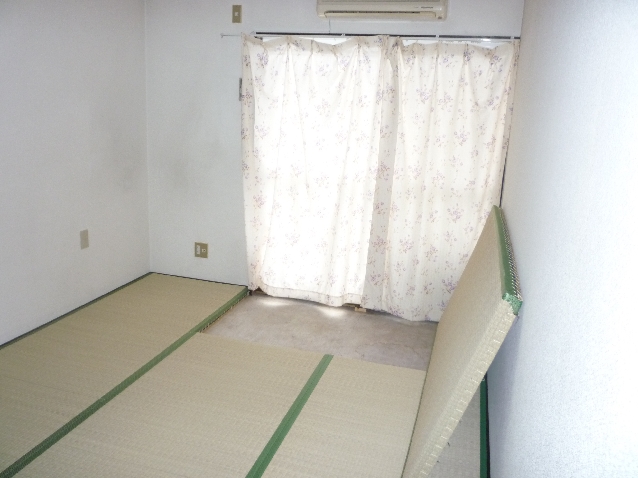 Living and room. There is Japanese-style or Western-style