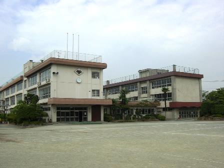 Primary school. 1499m to Kofu Tateyama Castle Elementary School