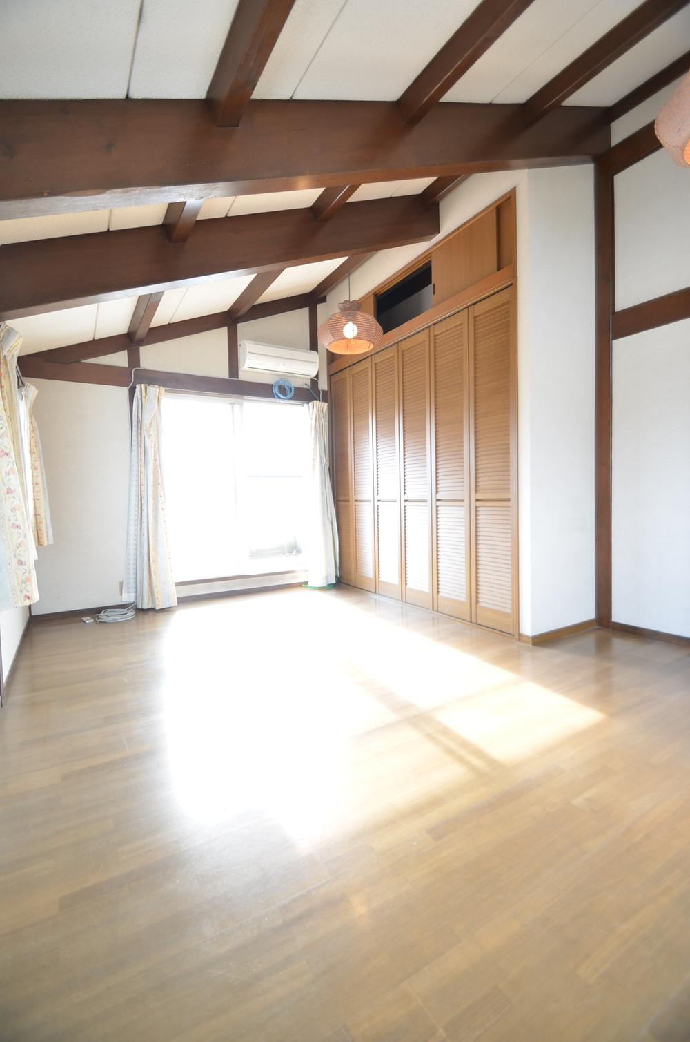 Non-living room. 2F is the east side of 10 quires of Western-style.