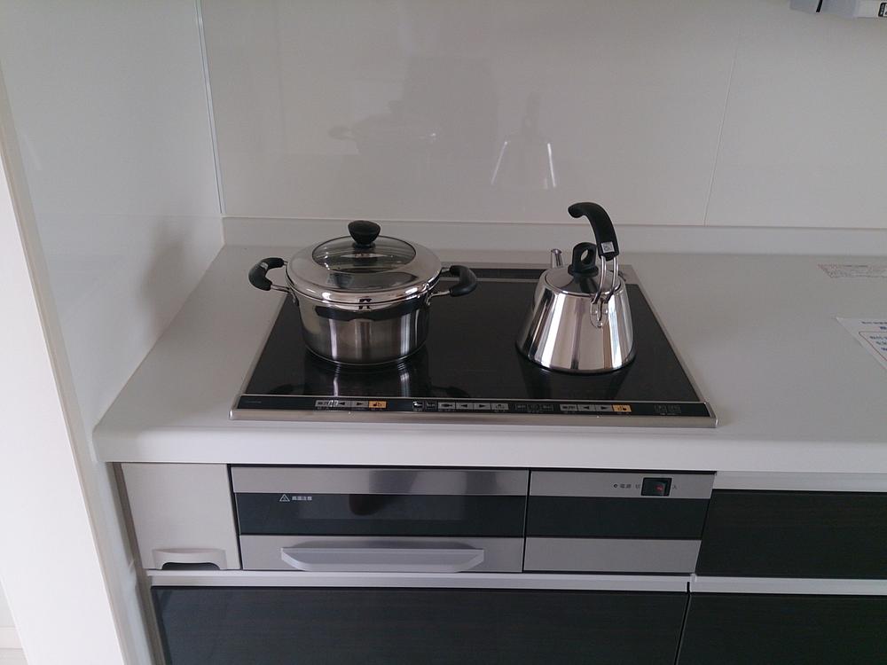 Kitchen. Caring Easy in IH cooking heater