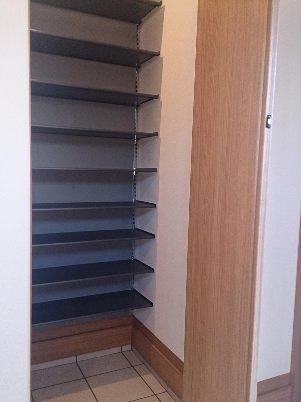 Receipt. Entrance storage