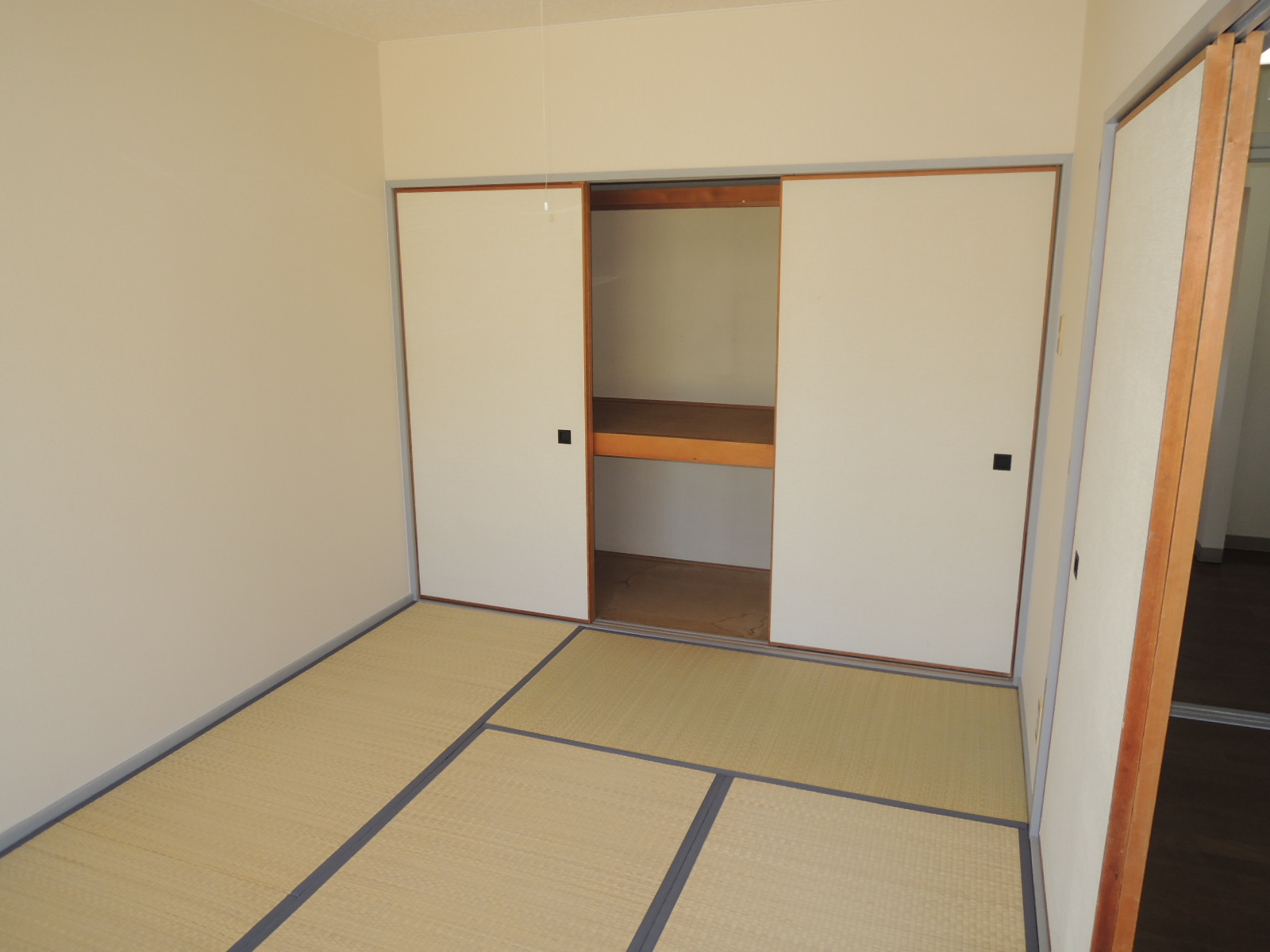 Receipt. Storage of Japanese-style room