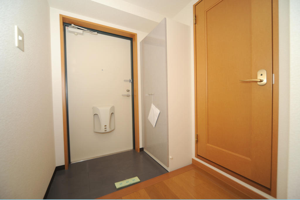 Entrance. You can use spacious with large storage type shoes BOX equipped !! always beautiful