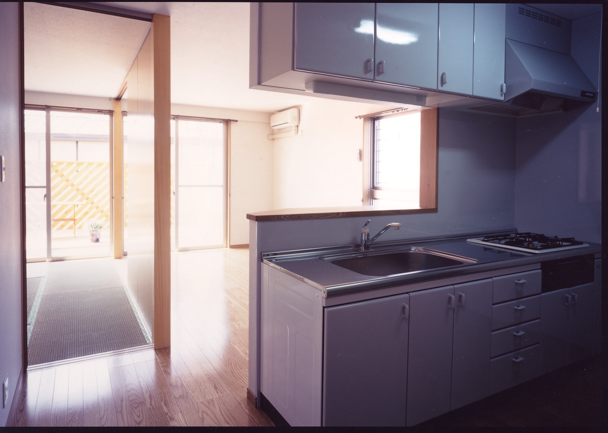 Kitchen. Living from the kitchen ・ Overlooking the Japanese-style room