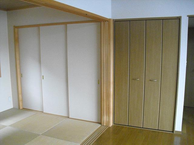Other introspection. Japanese-style room in the building