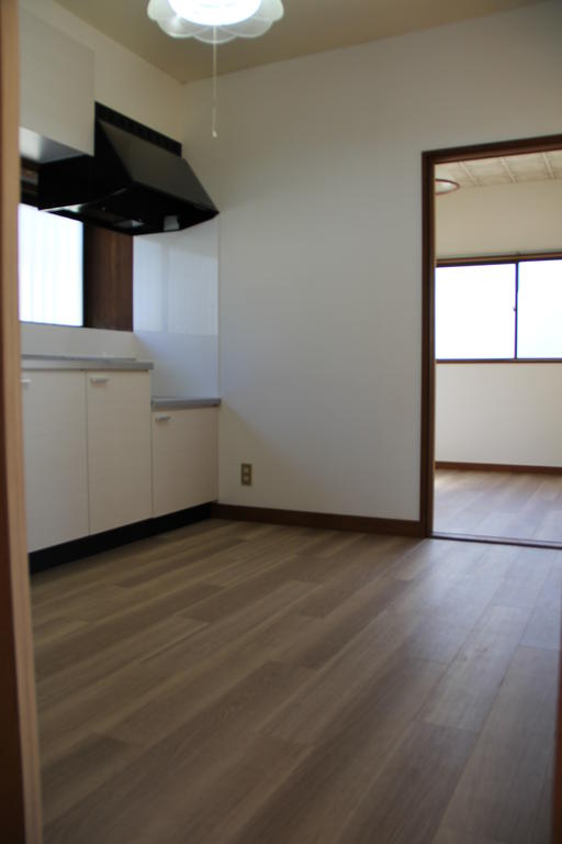 Kitchen. To two-burner stove installation Allowed next to I have a Western-style.