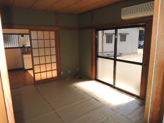 Living and room. The south side of the Japanese-style room