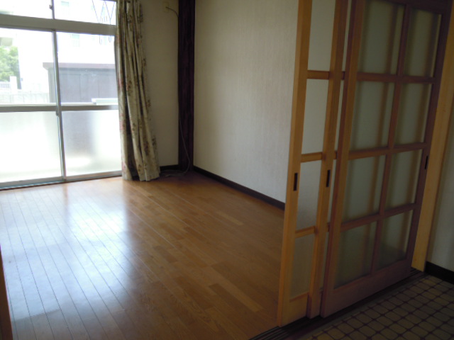 Living and room. Rifo to Western-style room - No