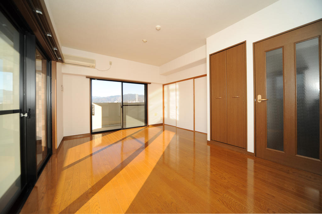 Living and room. Day ・ Ventilation good !! Guests spacious and comfortable !!