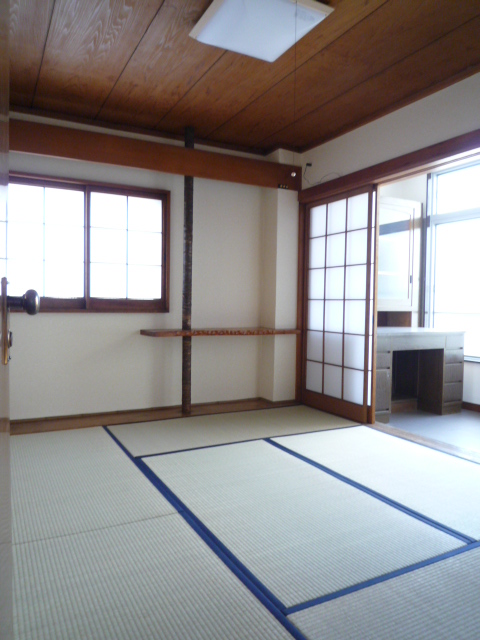 Other room space. Japanese-style room 6 tatami