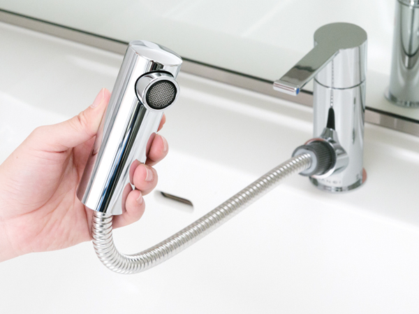 Bathing-wash room.  [Single lever mixing faucet] Easily with the operation of the handle lever, It is possible to adjust the water temperature and the amount of water. Also, Since the hose is a pull-out, This is useful, such as shampoo and bowl of clean.