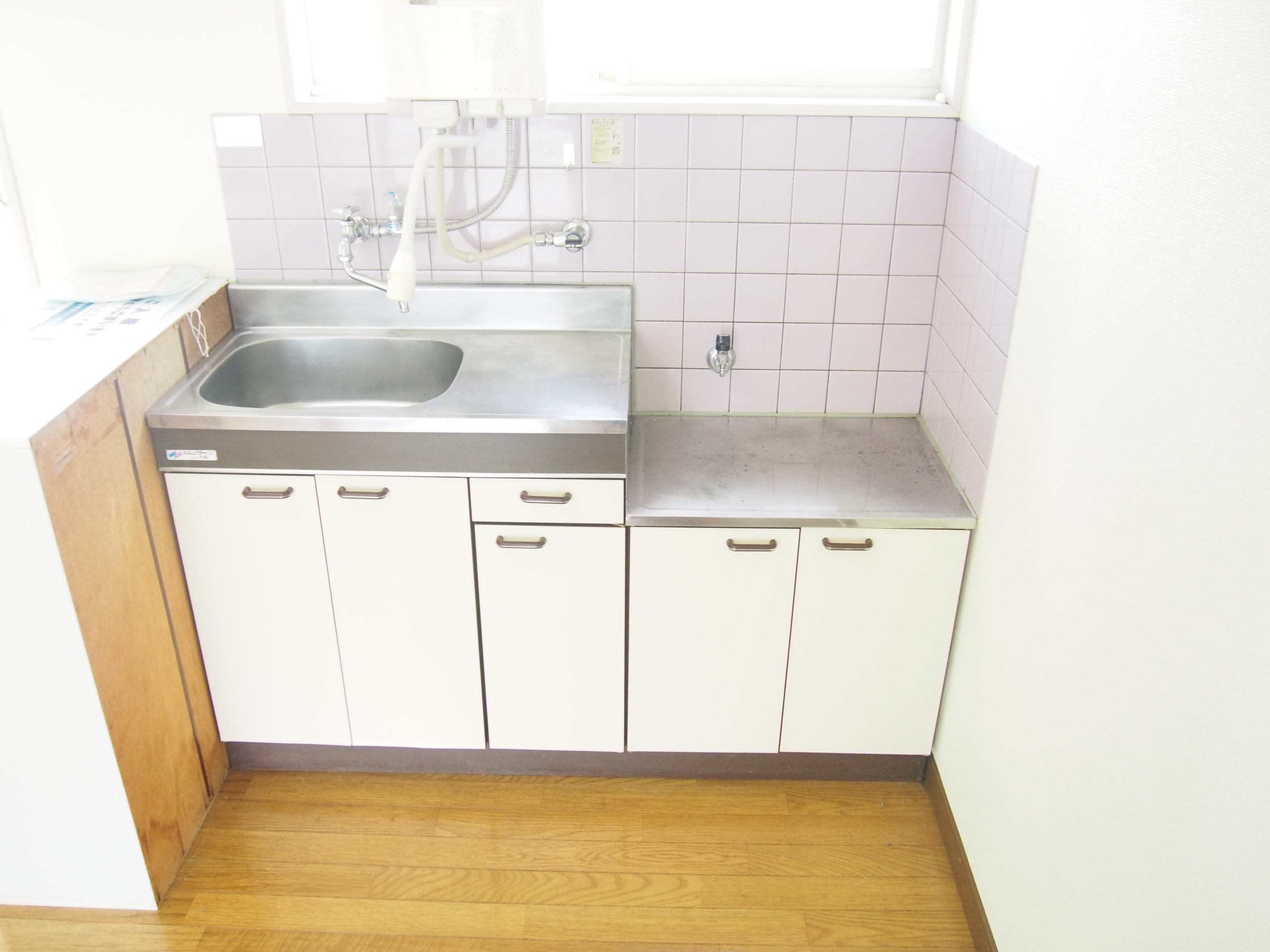 Kitchen. Two-burner stove can be installed. Recommended for self-catering school's.