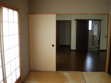 Living. Second floor living room and Japanese-style room