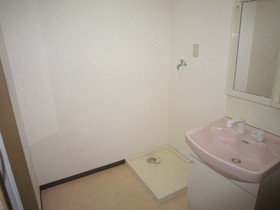 Washroom. (A103, Room photo)