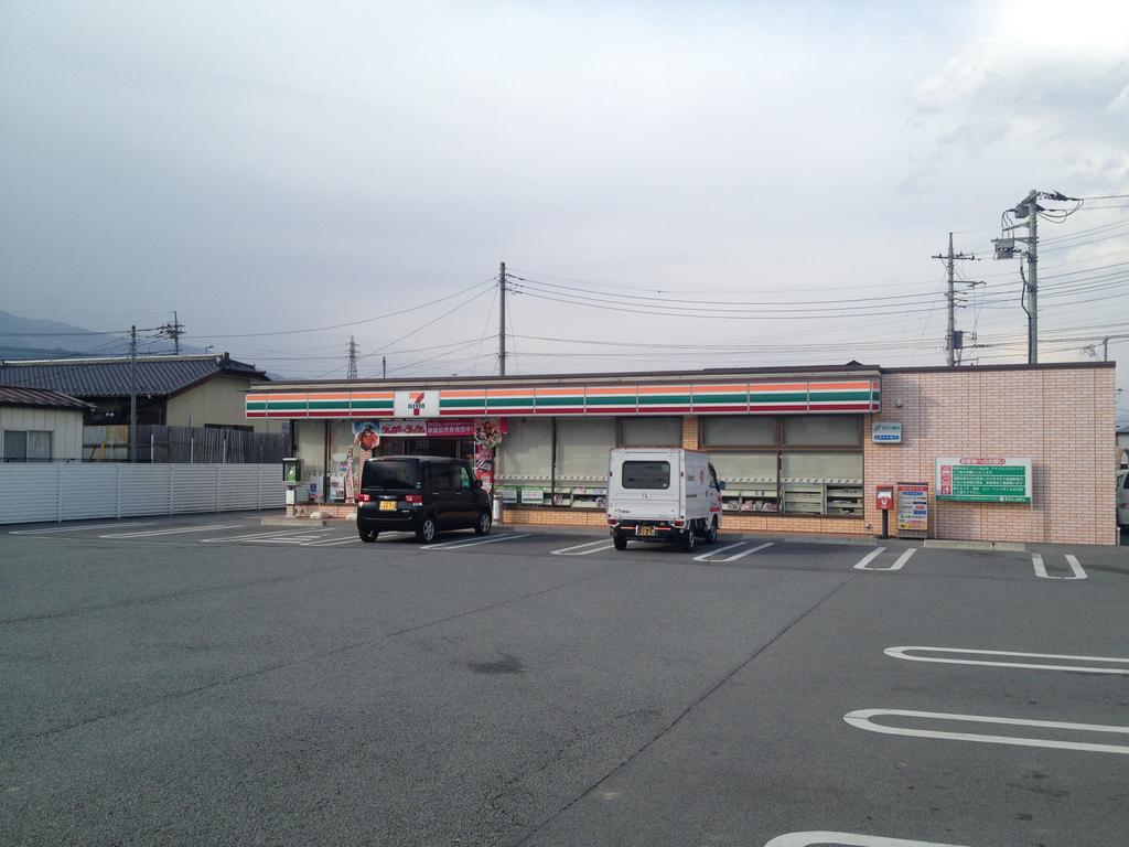Convenience store. Seven-Eleven Masuho Nagasawa Shinmachi store up (convenience store) 554m