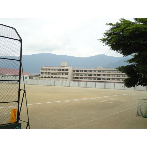 Junior high school. 469m until the union standing Kawaguchiko south junior high school (junior high school)