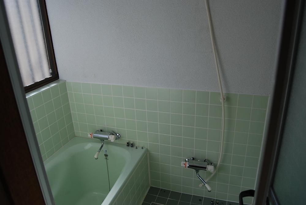 Bathroom. Indoor (12 May 2013) Shooting