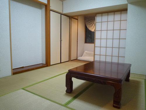 Non-living room. Japanese-style room with a wide-brimmed