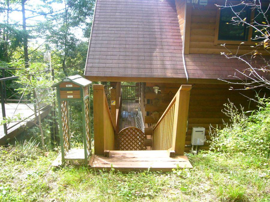 Local appearance photo. _ Built shallow log house building appearance