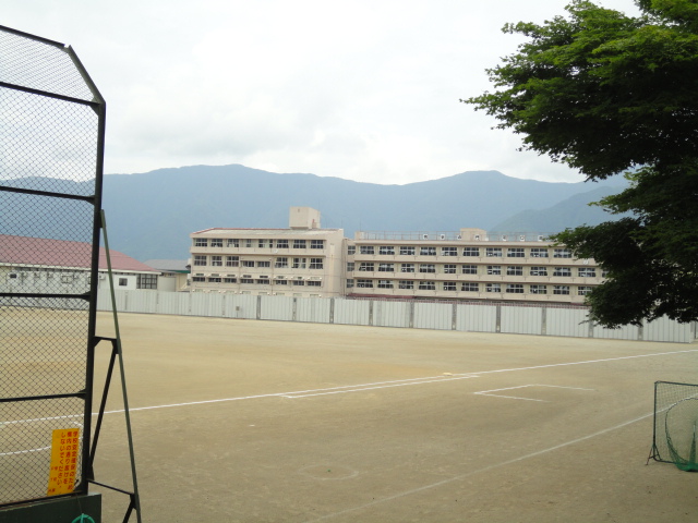 Junior high school. 1679m until the union standing Kawaguchiko south junior high school (junior high school)