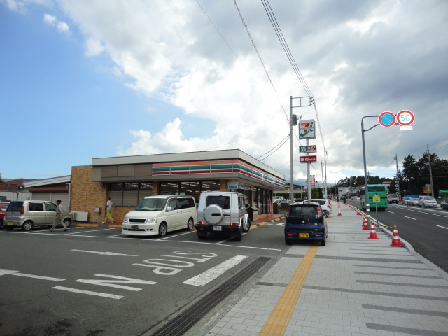 Convenience store. Seven-Eleven Kawaguchiko Ohashiminami store up (convenience store) 1402m