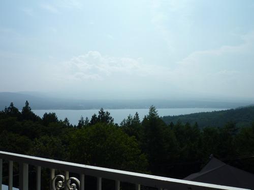 View photos from the dwelling unit. We hope Mount Fuji and Lake Yamanaka from the room