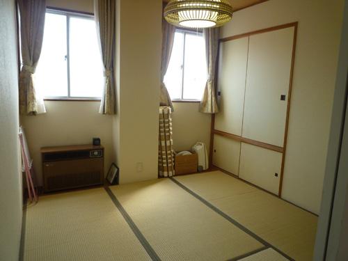 Non-living room. With storage of the Japanese-style room