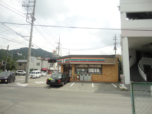 Convenience store. Seven-Eleven Kawaguchiko Bahnhofstrasse store up (convenience store) 417m