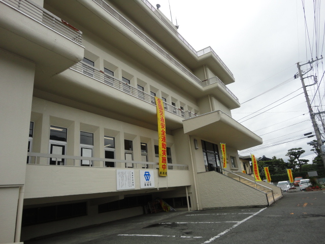 Government office. 914m until Nishikatsura office (government office)