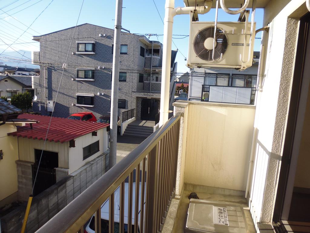 Balcony. A lot of laundry Hoseru balcony