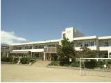 Primary school. Nirasaki City Amari until elementary school 923m