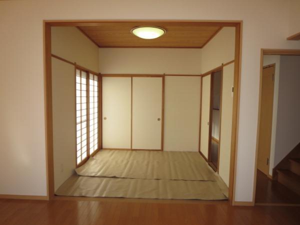Non-living room. Tatami Japanese-style was Omotegae.  Produce a space in the living room and on earth! 