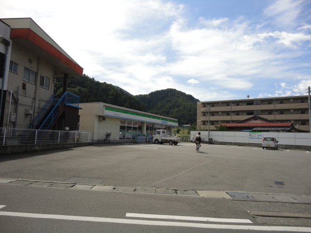 Convenience store. FamilyMart Tsurubunkadai entrance shop until the (convenience store) 808m